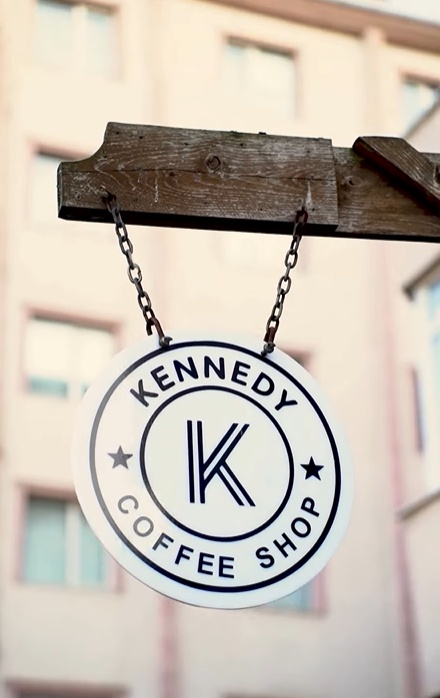 Kennedy Coffee Shop Tabelası